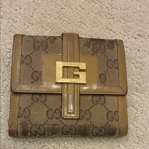 Gucci GG Canvas Leather Compact Wallet 👝